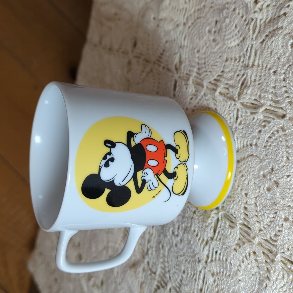 Mickey Mouse footed Disney coffee mug - Picture 3 of 8
